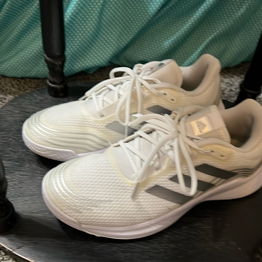 Adidas men’s shoe 9 1/2.... Too small for me
